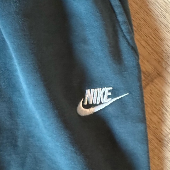 Nike Kids Club Fleece Dark Gray Green Solo Swoosh Open Hem Sweatpants Medium - Picture 4 of 4